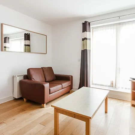 Parnell Corner Apartment