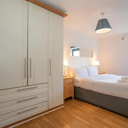 Parnell Corner Apartment *