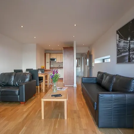 Parnell Corner Apartment *