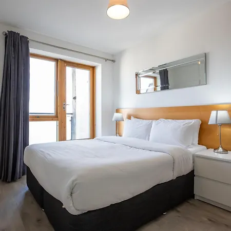 Parnell Corner Apartment *