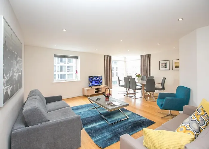 Parnell Corner Apartment *