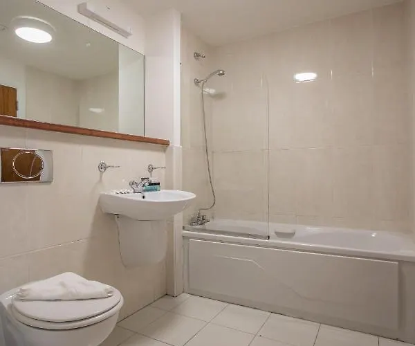 Parnell Corner Apartment *